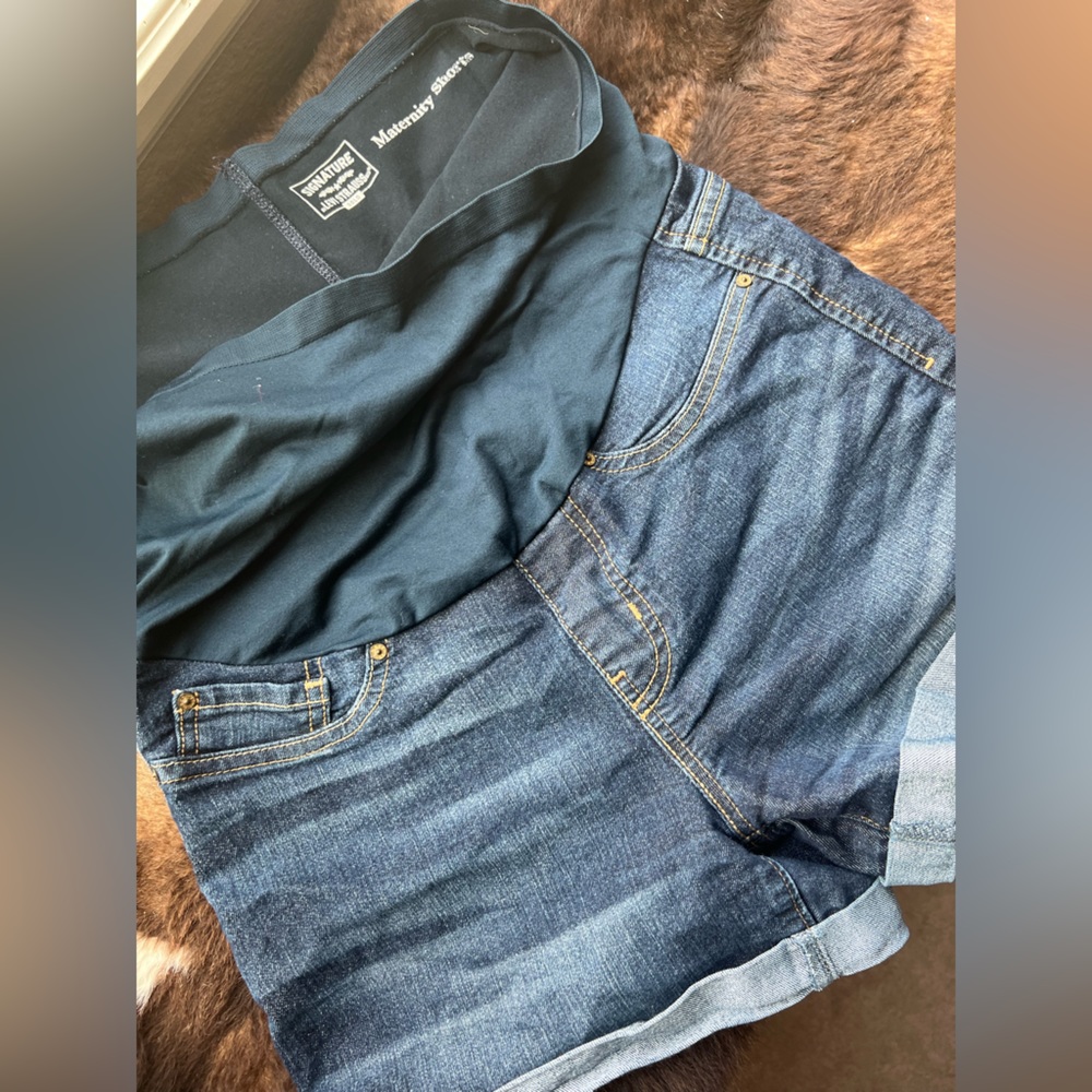 Levi’s Stretch Denim Maternity Shorts